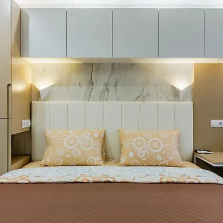 Luxury Apartment With Pool And Hammam Kyiv Exterior photo