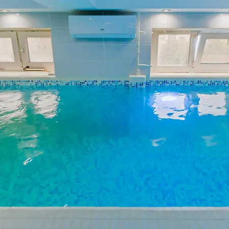 Luxury Apartment With Pool And Hammam Kyiv Exterior photo